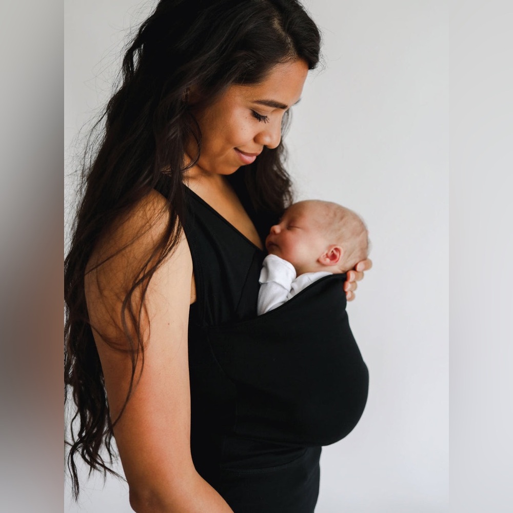 Lalabu Soothe Shirt Baby Wearing Tank Top in Black - Picture 3 of 7